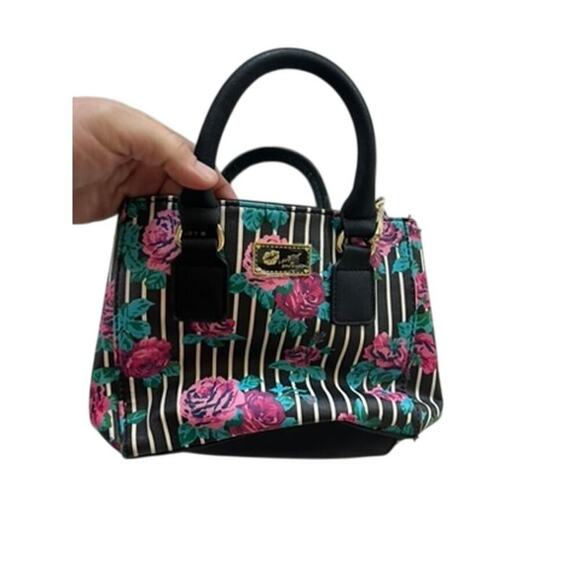 EUC Betsey Johnson black and white striped with pink roses pattern purse bag Y2K - Picture 2 of 7